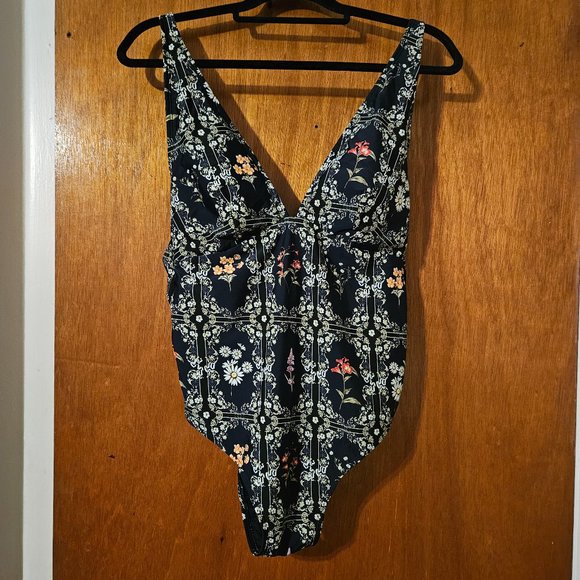 Target Womens Dainty Floral Tile Print Cheeky One piece swim plus matching saron - Picture 3 of 6